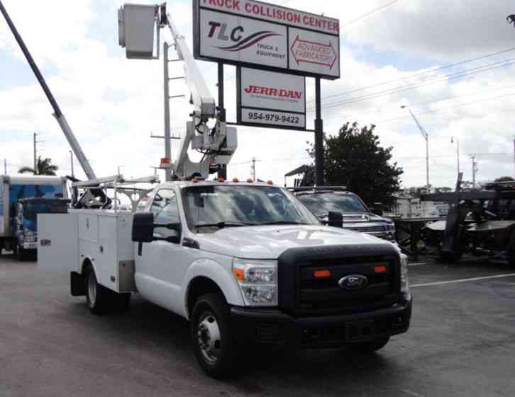 Ford F350 4X2 V8 GAS. . ALTEC AT200A BOOM BUCKET TRUCK. (2012)