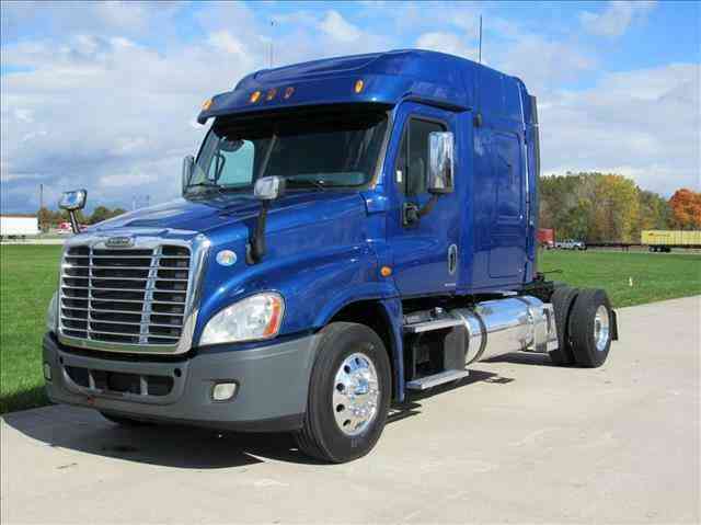 Freightliner CA12542SLP -- (2012)