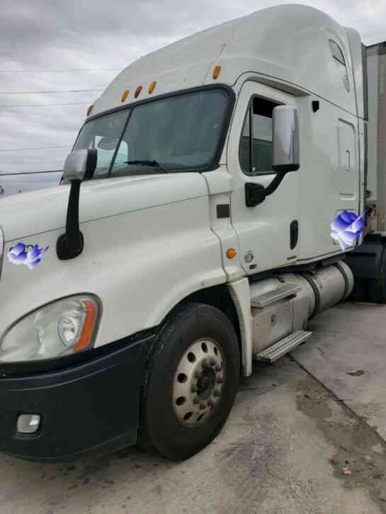 Freightliner CASCADIA 125, Disk Break, Diesel APU, Bunk heater, No DEF (2012)