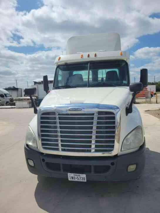 Freightliner Cascadia 125 with WET KIT ONLY 400K miles (2012)