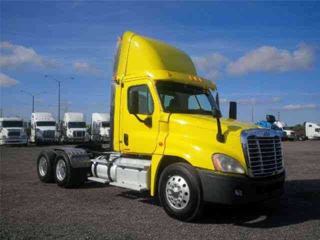 Freightliner CASCADIA DAY CAB (2012)