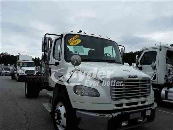 FREIGHTLINER M2 106 -- (2012)