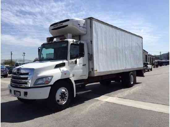 HINO 268A 24FT REFRIGERATED TRUCK AUTO 26K LBS GVWR (2012)