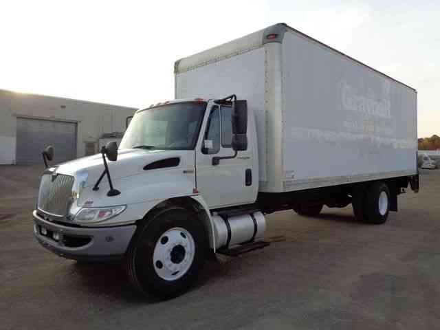 International 4300 24' BOX TRUCK (2012)