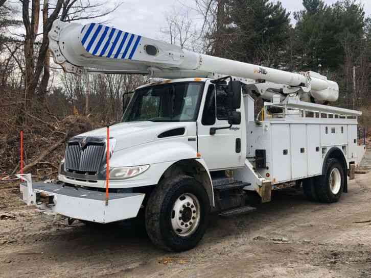 International 4300 Altec 60' Material Handler Bucket Truck (2012)