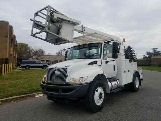 INTERNATIONAL 4300 CABLE PLACING BUCKET TRUCK (2012)