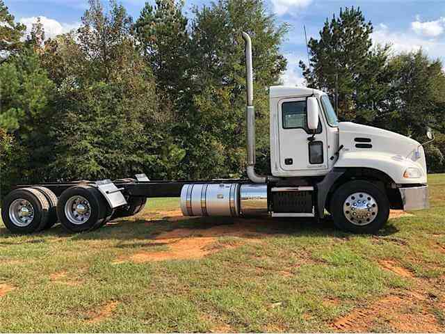 Mack CXU613 T/A DAYCAB -- (2012)