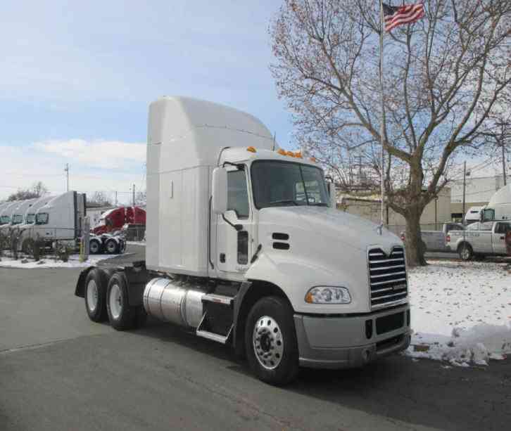 Mack PINNACLE CXU613 -- (2012)