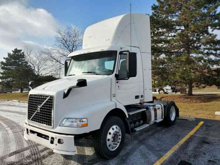 Volvo Single Axle Day Cab Auto 362K 425HP VNL One Owner Great Runner Delivery Available (2012)