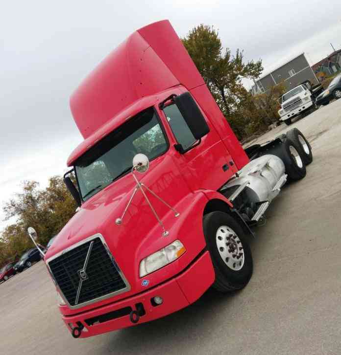 Volvo VNM64T -- (2012)