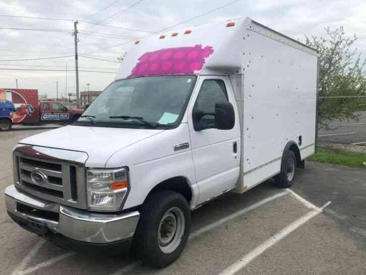 Ford Ford E350 12' BOX (2013)