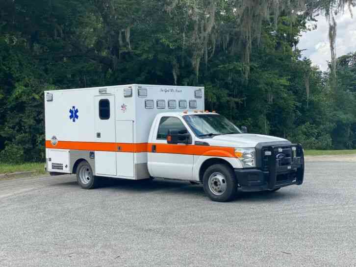 Ford F350 Super Duty Ambulance (2013)