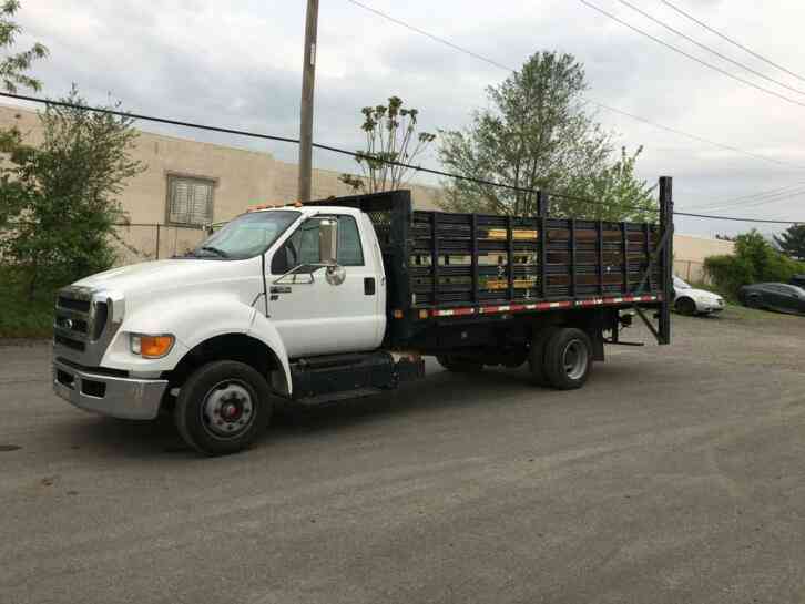 FORD F650 STAKE BODY TRUCK WITH LIFT GATE (2013)