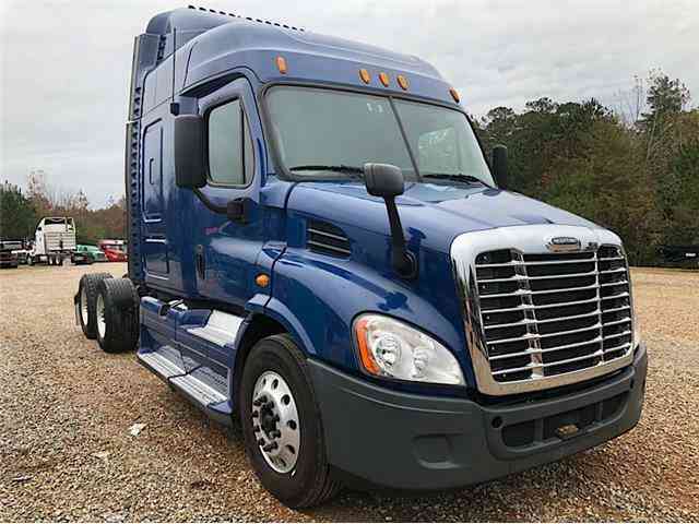 Freightliner CA113 TANDEM SLEEPER -- (2013)