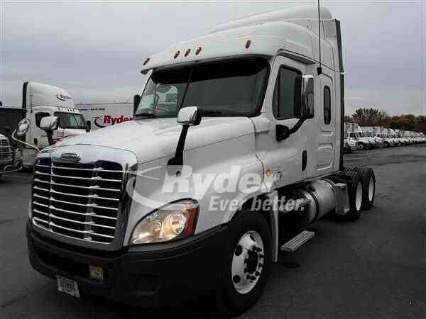 FREIGHTLINER CASCADIA 125 -- (2013)