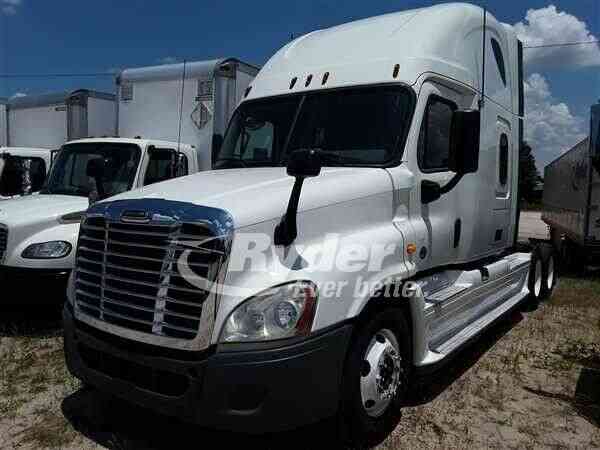 FREIGHTLINER CASCADIA 125 -- (2013)