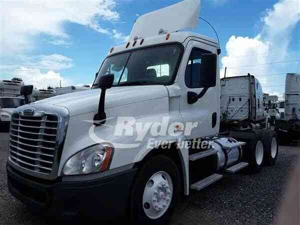 FREIGHTLINER CASCADIA 125 -- (2013)