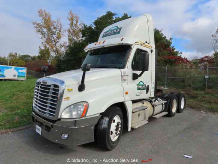 Freightliner Cascadia 6X4 Truck Tractor Detroit Eaton Day Cab -Parts/Repair (2013)