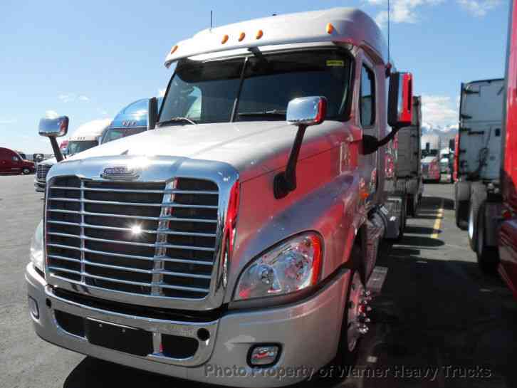 Freightliner Cascadia Mid Roof (2013)