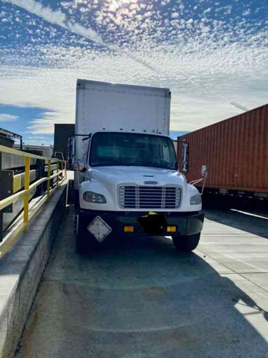 Freightliner M2106 S/A Van Truck Diesel w/Lift Gate (2013)