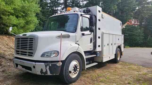 Freightliner Service Truck M2 CNG 32K miles Cummins 8. 9 OR Best Offer (2013)