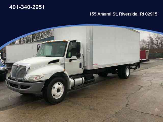 INTERNATIONAL 4300 4300 Regular Cab (2013)