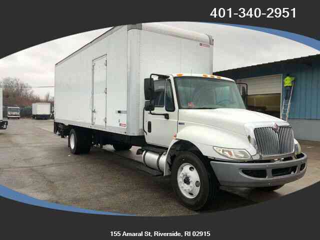 INTERNATIONAL 4300 4300 Regular Cab (2013)