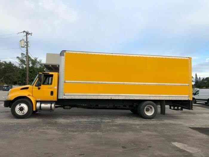 INTERNATIONAL 4300 Box Truck (2014)