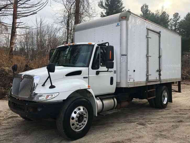 International 4300 Durastar (2013)