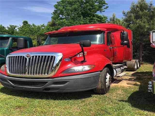 International Prostar T/A Sleeper -- (2013)