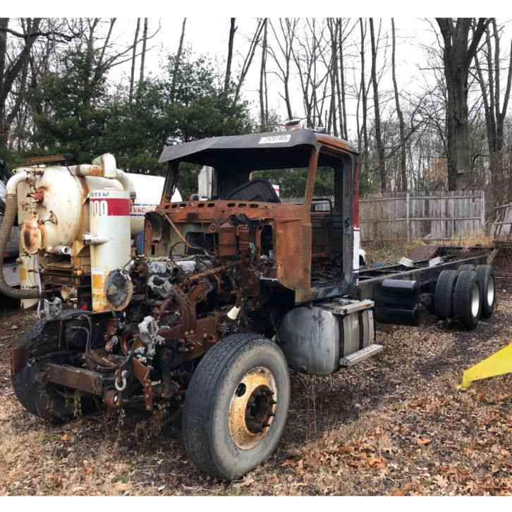 Mack CV713 (2013)