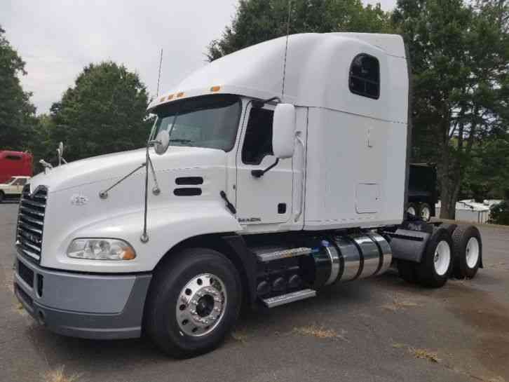 Mack PINNACLE CXU613 -- (2013)