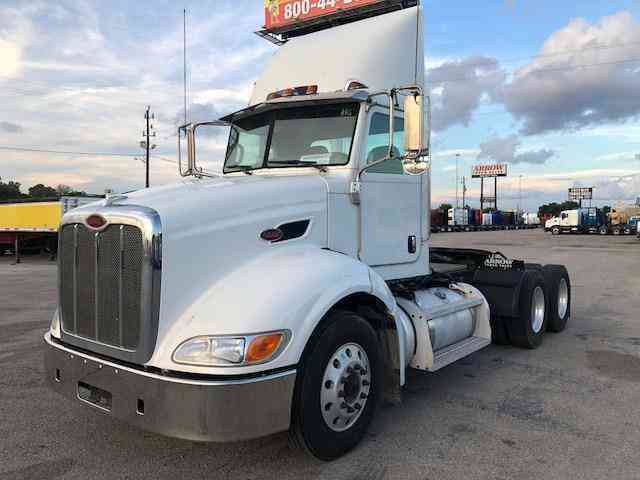 Peterbilt 384 -- (2013)