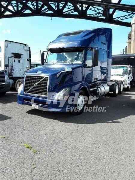 VOLVO VNL64T 670 -- (2013)