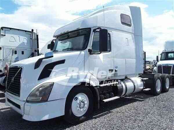 VOLVO VNL64T 670 -- (2013)