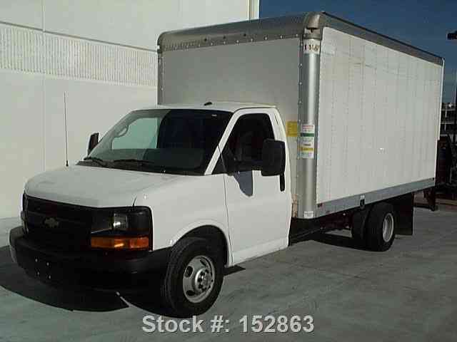 Chevrolet Express 3500 BOX TRUCK 6. 0L LOAD RAMP (2014)