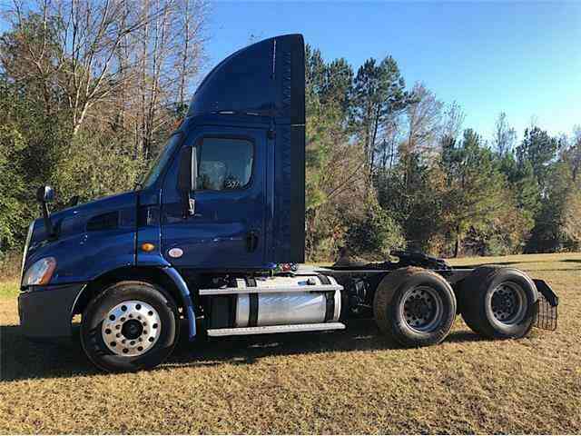 Freightliner CA113 TANDEM DAYCAB -- (2014)