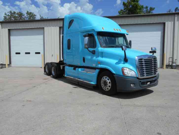 FREIGHTLINER CA12564SLP (2014)