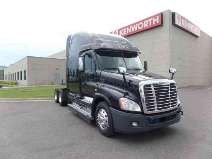 FREIGHTLINER CA12564SLP (2014)