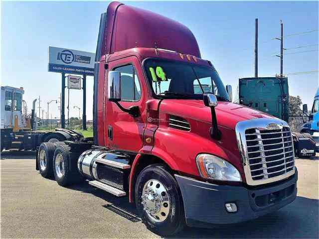 Freightliner Cascadia 113 -- (2014) : Sleeper Semi Trucks