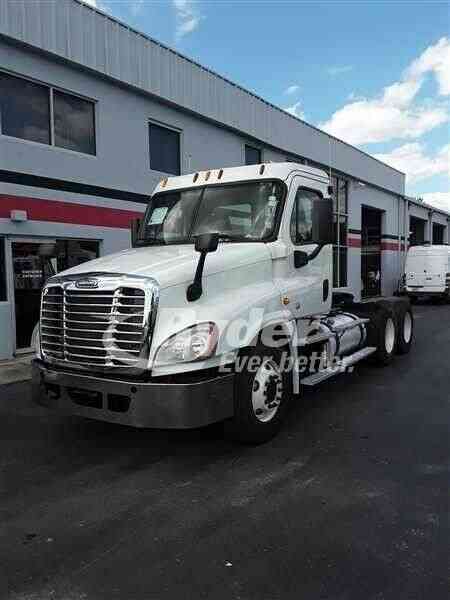 FREIGHTLINER CASCADIA 125 -- (2014)