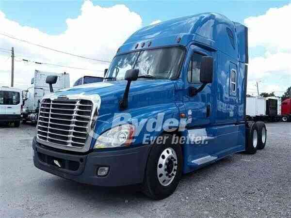 FREIGHTLINER CASCADIA 125 -- (2014)