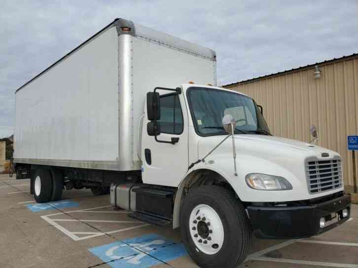 Freightliner M2 106 BOX TRUCK 26' WITH LIFT RAMP (2014)