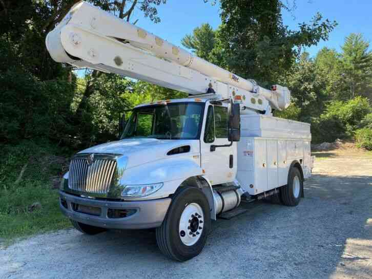 International 4300 Altec 60' Material Handler Bucket Truck (2014)