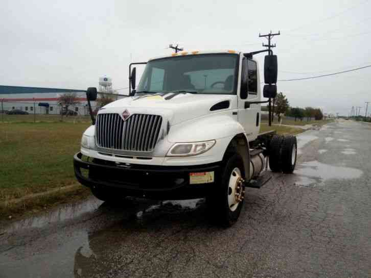 International 4400 Durastar Cab and Chassis Truck (2014)