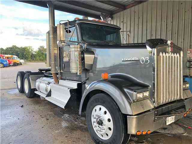 Kenworth W900 TANDEM DAYCAB -- (2014)