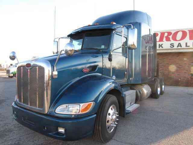 Peterbilt 384 -- (2014)