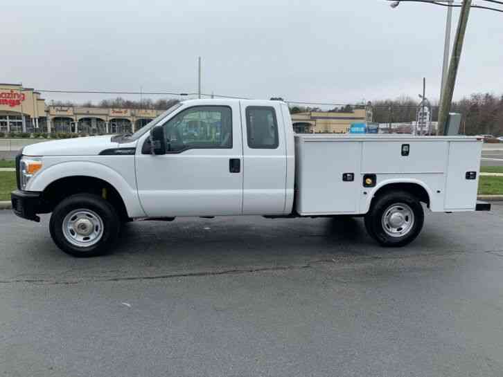 Ford F250 4X4 EXTRA CAB UTILITY SERVICE TRUCK (2015)