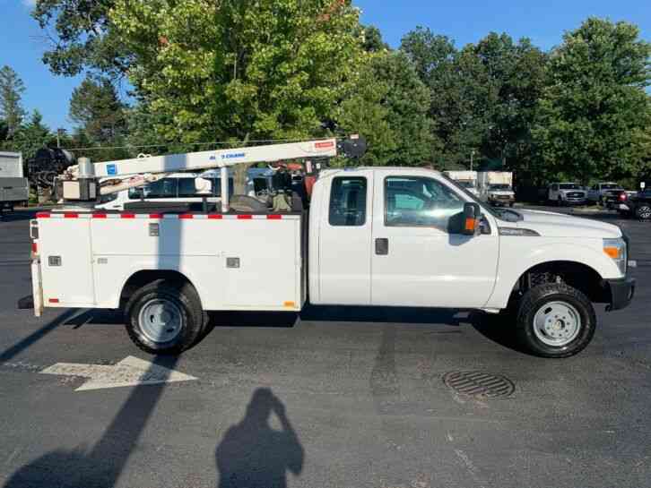 FORD F350 4X4 UTILITY TRUCK WITH A 4000LB CRANE F350 (2015)