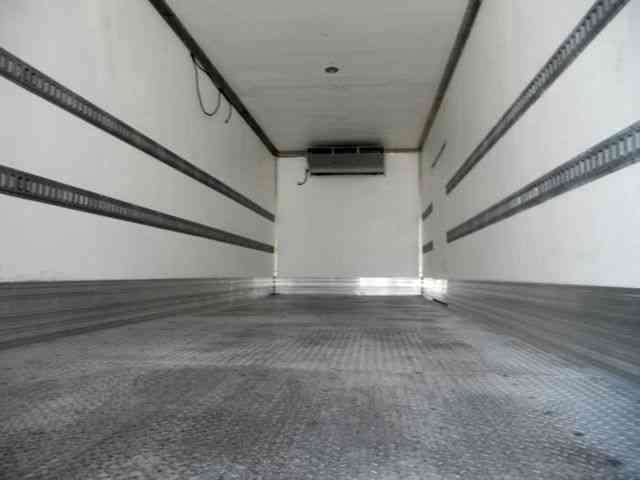 Freighliner 26ft Refrigerated Box Truck Extra Cab Sleeper ONLY 92k